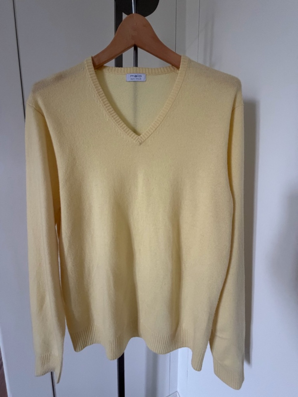 Malo Pale Yellow men’s V-Neck Sweater
